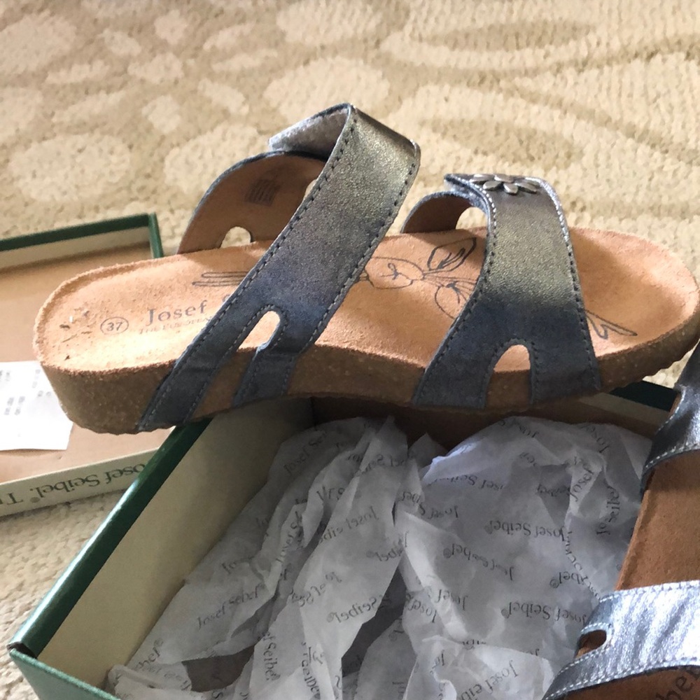 Sandals - Picture 3 of 5